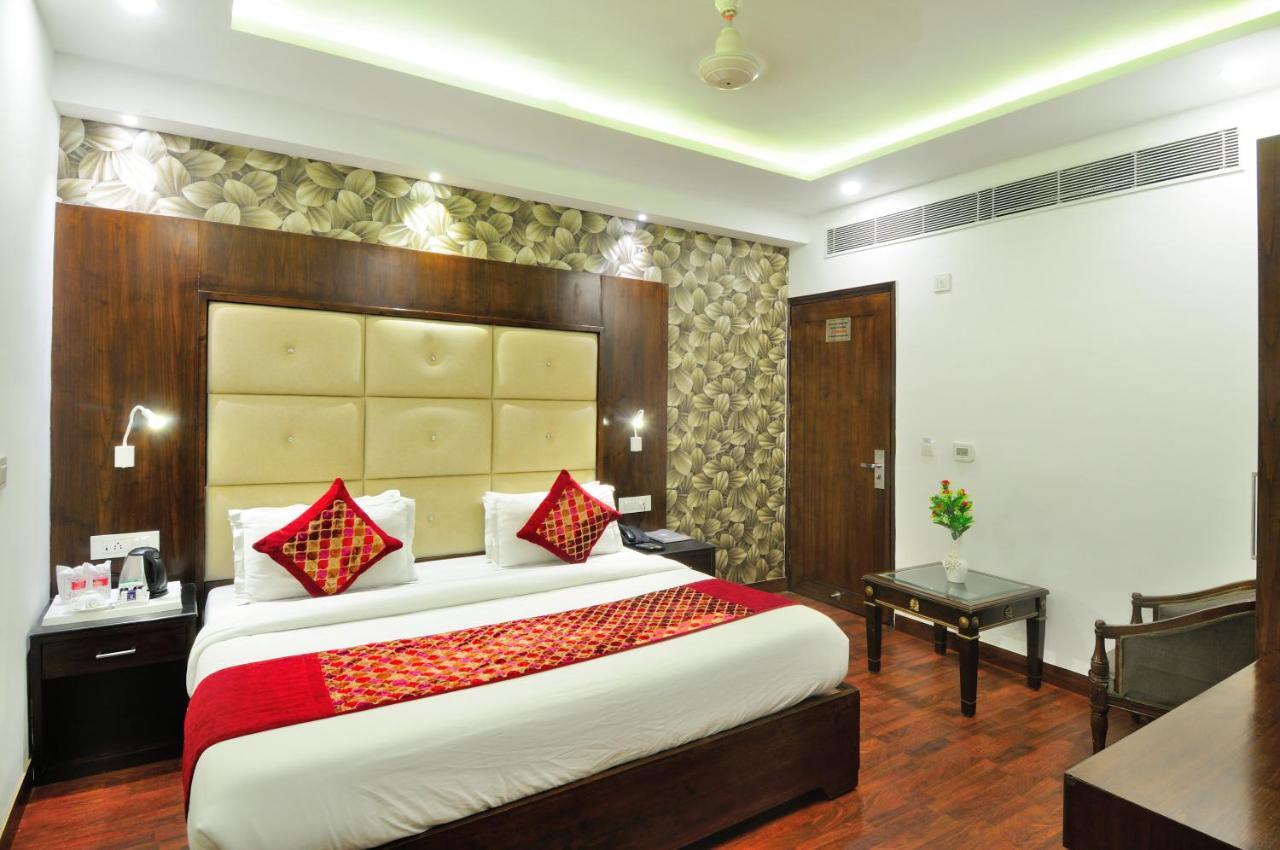 Capital O 2242 Hotel Yuvraj Deluxe New Delhi Buitenkant foto